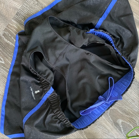 New Balance women’s running shorts, size small - Picture 6 of 6